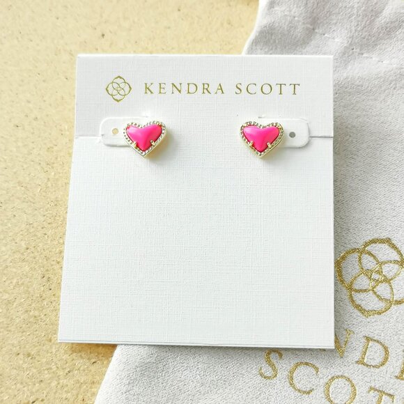 NEW Kendra Scott Gold Neon Pink Ari Heart Stud Earrings - Picture 1 of 3